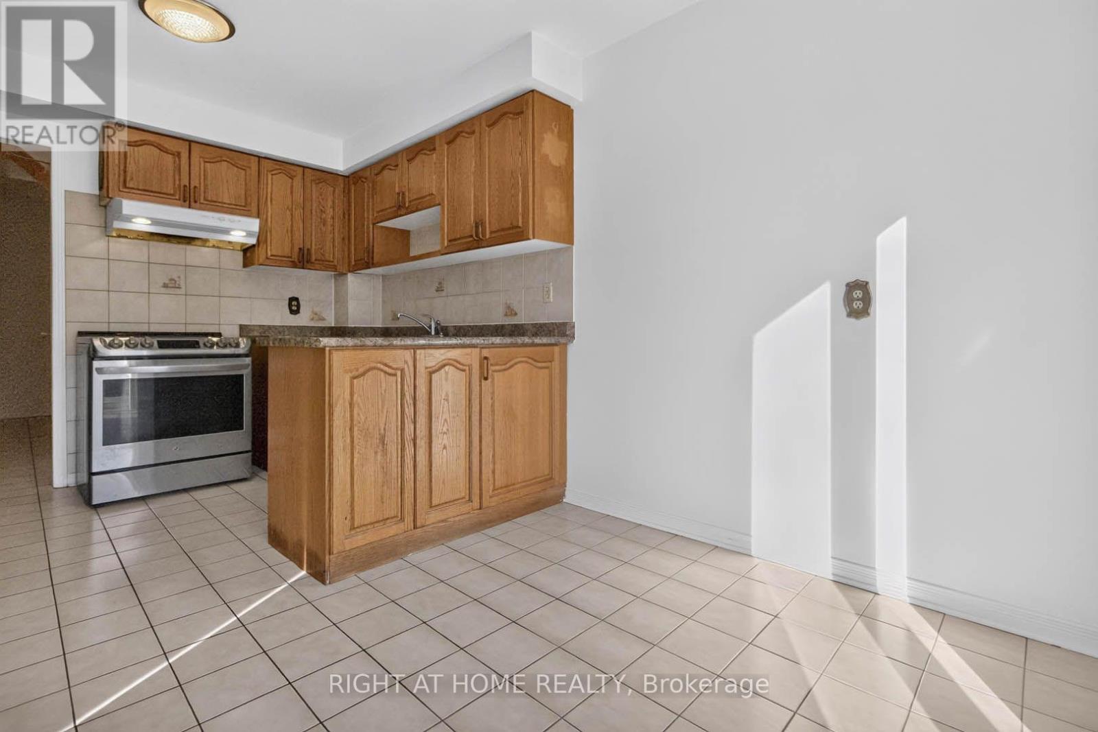 101 Michigan Avenue, Brampton, Ontario  L6Y 4N6 - Photo 11 - W14113632