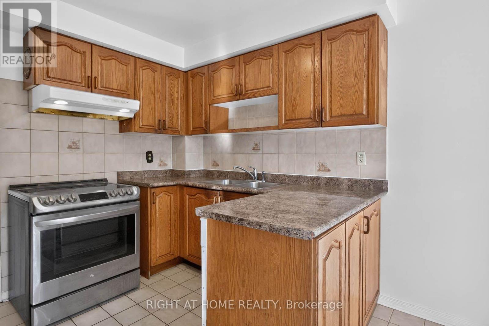 101 Michigan Avenue, Brampton, Ontario  L6Y 4N6 - Photo 8 - W14113632