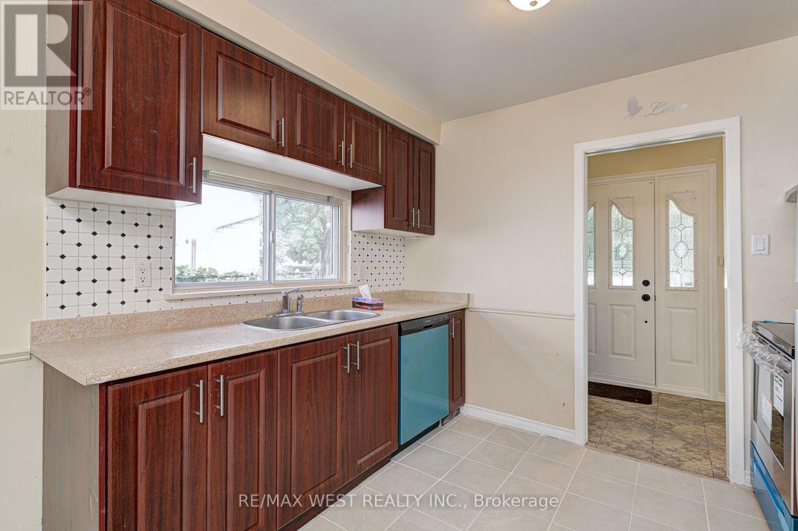 Upper Lvl - 18 Glenforest Road, Brampton, Ontario  L6S 1K6 - Photo 5 - W14100504