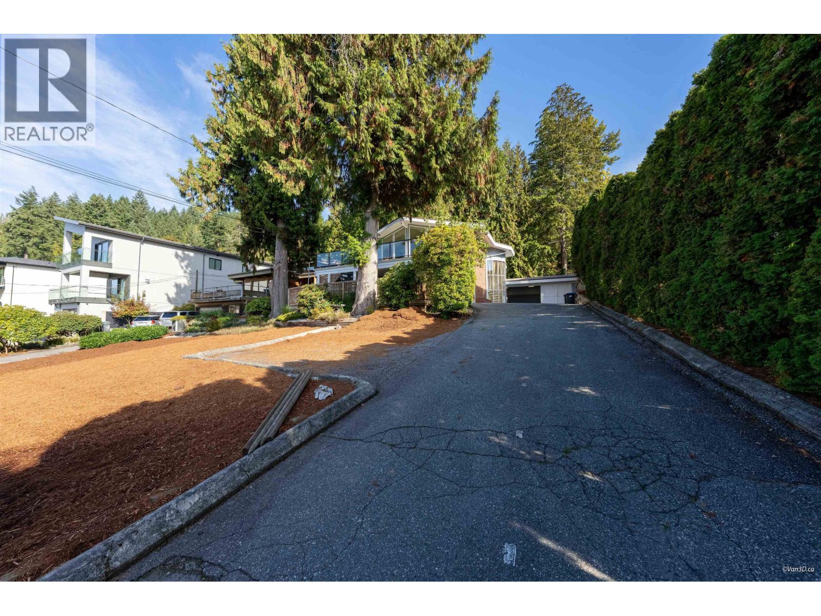 831 Ioco Road, Port Moody, British Columbia V3H 2W7 - Photo 2 - R3172555