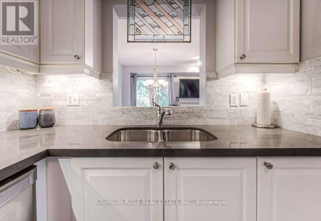 2096 Glenhampton Road, Oakville, Ontario  L6M 3X1 - Photo 11 - W14113654