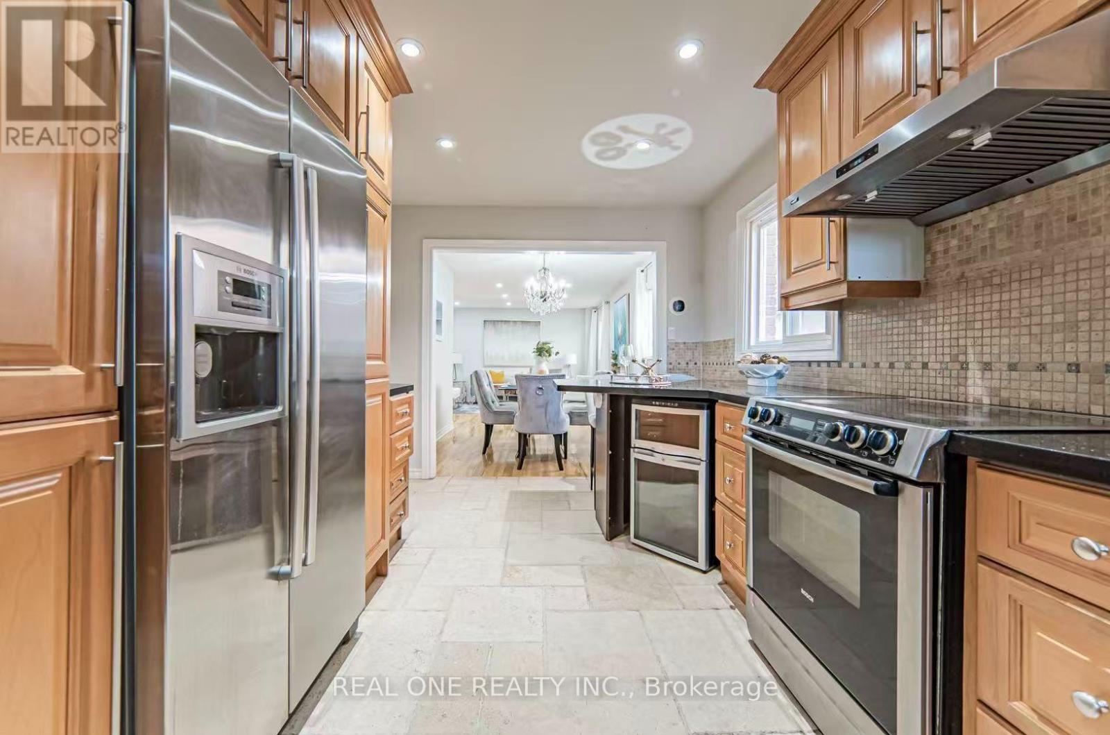4169 Trapper Crescent, Mississauga, Ontario  L5L 3A7 - Photo 5 - W14113656