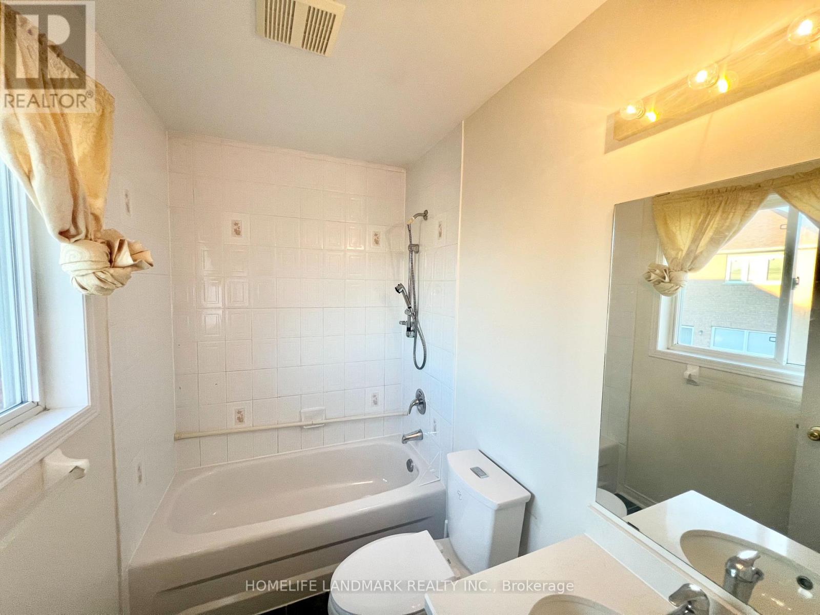 19 Fairlawn Avenue, Markham, Ontario  L6C 2E7 - Photo 19 - N13822062