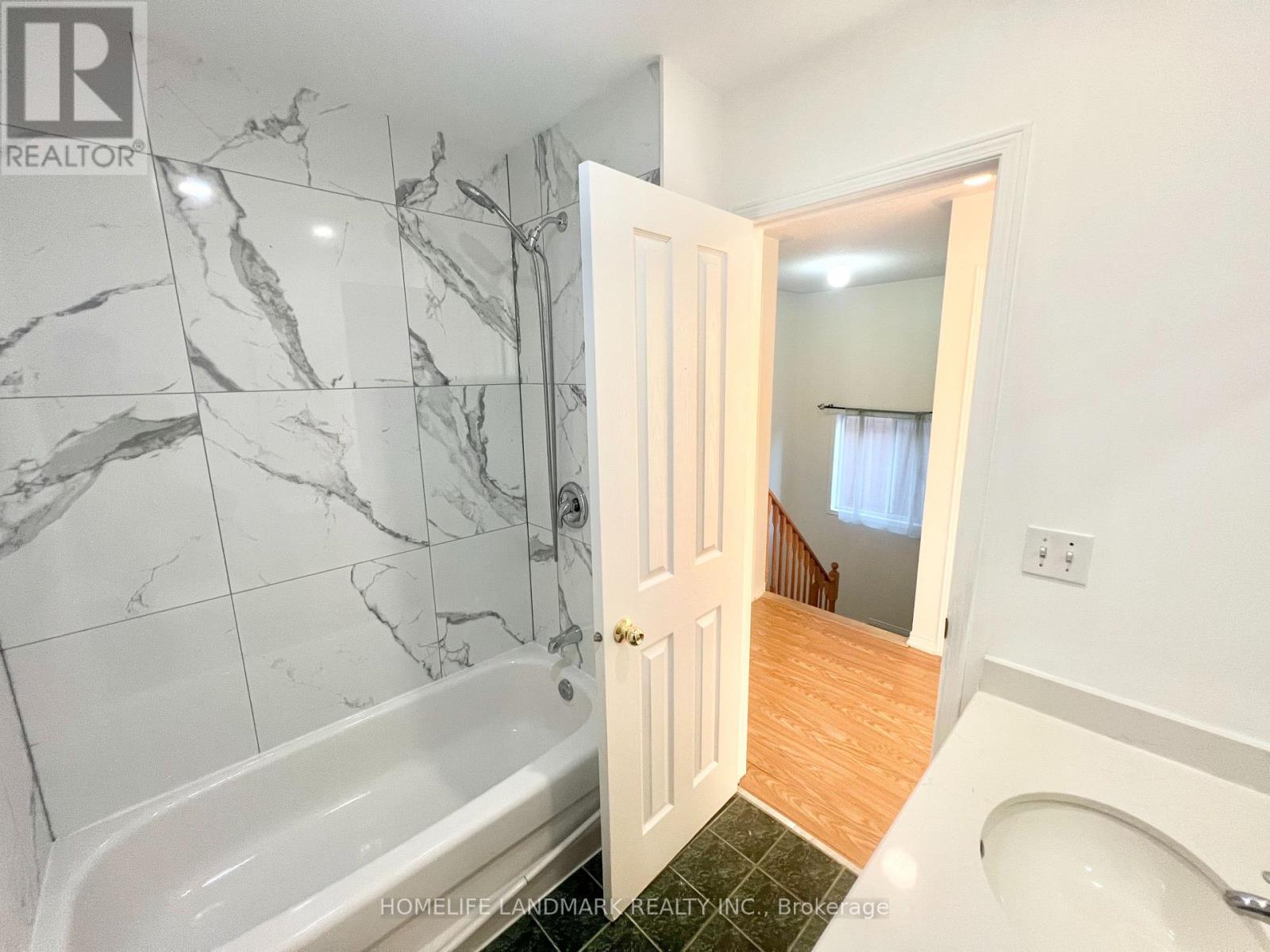 19 Fairlawn Avenue, Markham, Ontario  L6C 2E7 - Photo 23 - N13822062