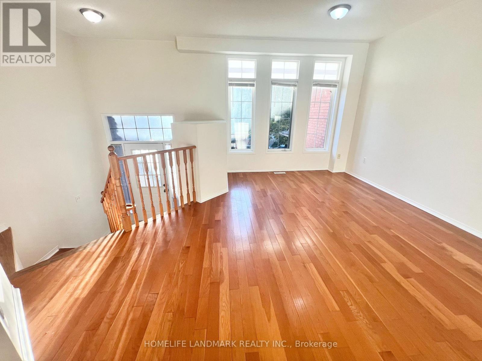 19 Fairlawn Avenue, Markham, Ontario  L6C 2E7 - Photo 3 - N13822062