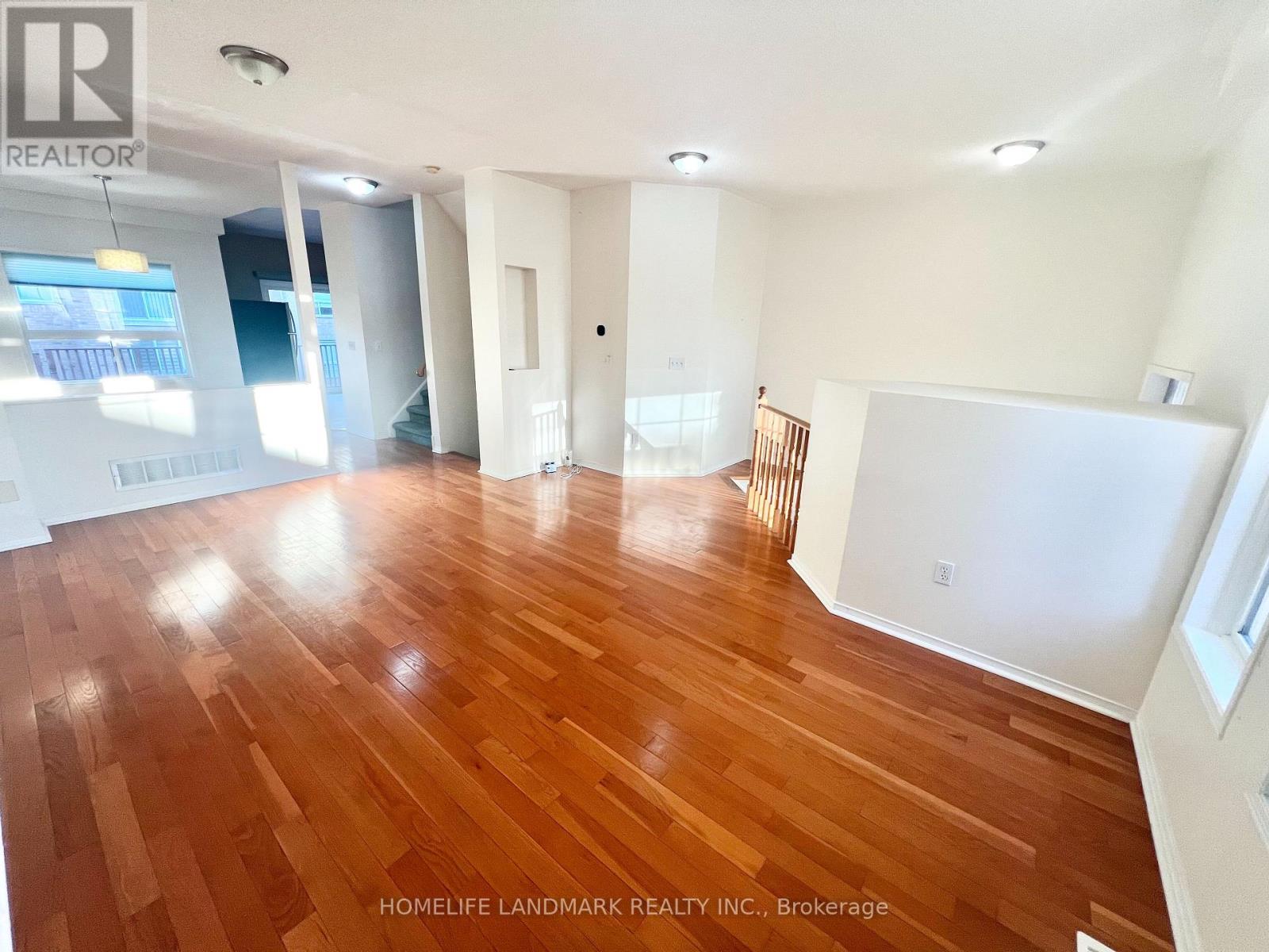 19 Fairlawn Avenue, Markham, Ontario  L6C 2E7 - Photo 5 - N13822062