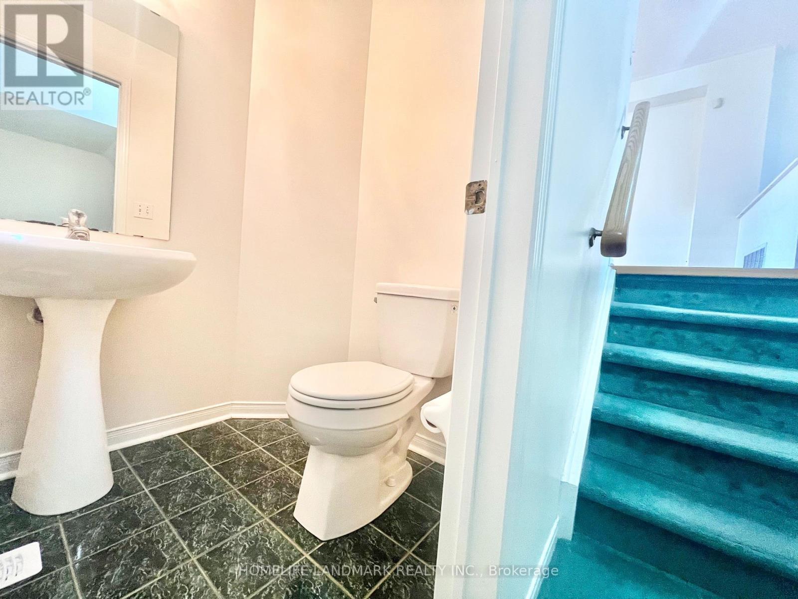 19 Fairlawn Avenue, Markham, Ontario  L6C 2E7 - Photo 30 - N13822062