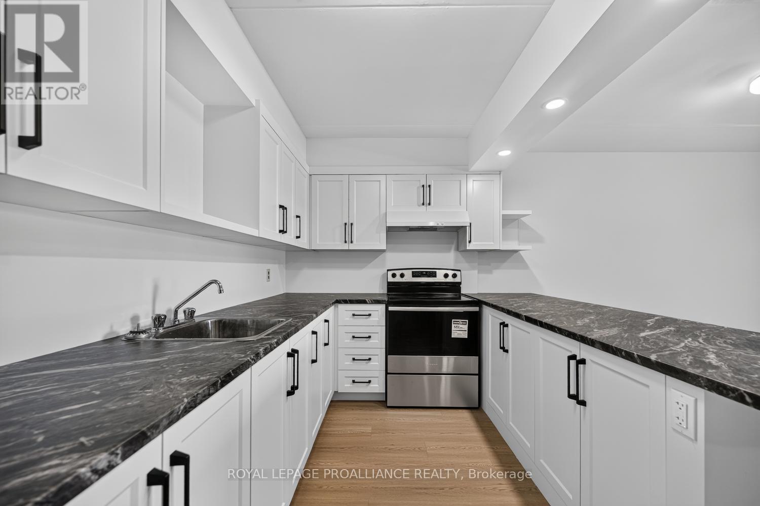 303 - 95 Windsor Drive, Brockville, Ontario  K6V 3H7 - Photo 4 - X14113686