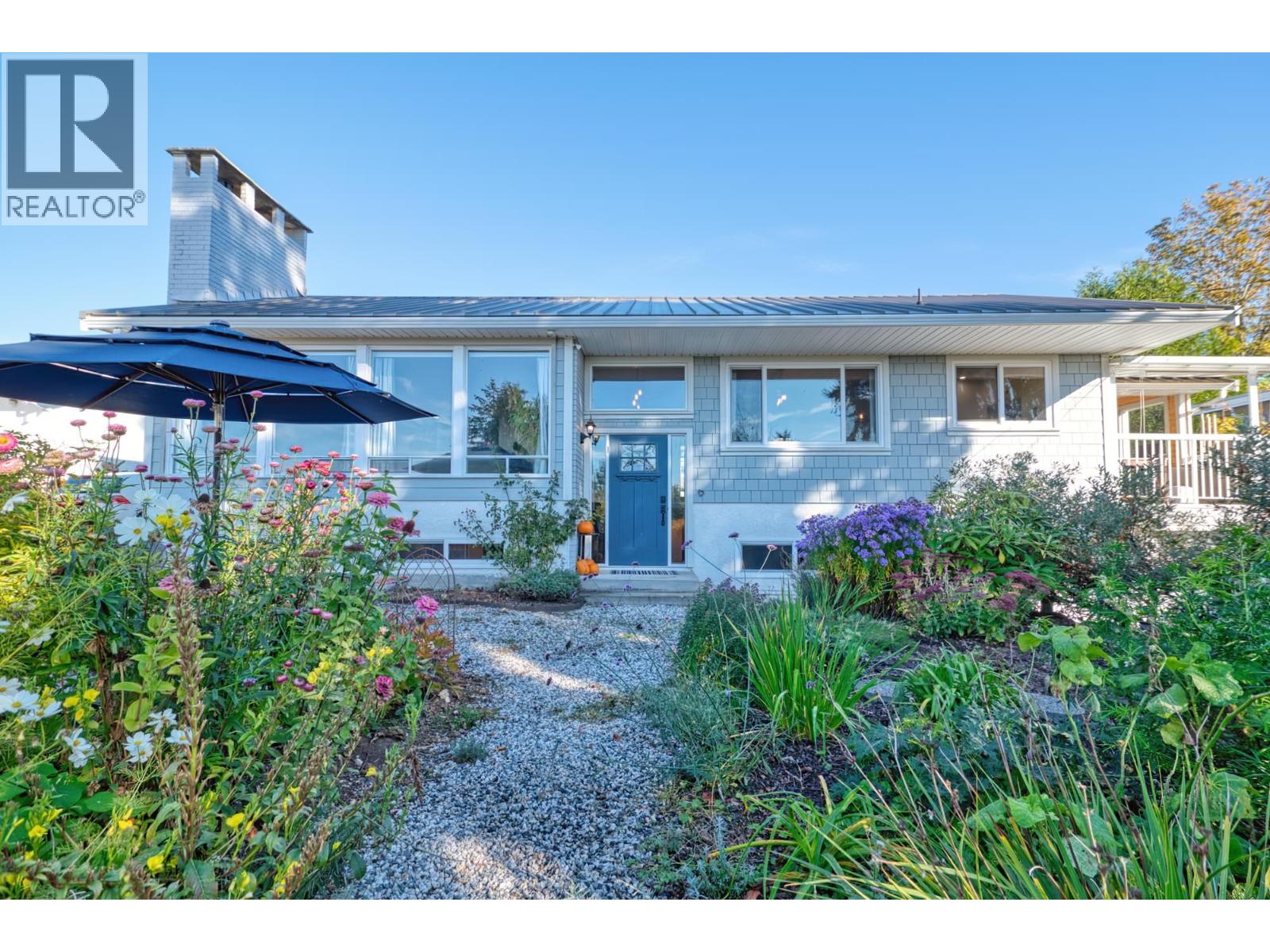 4770 LAUREL AVENUE, Sechelt, British Columbia
