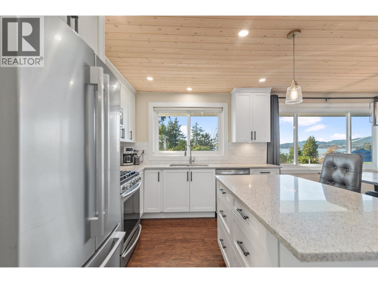 4770 Laurel Avenue, Sechelt, British Columbia  V7Z 0B4 - Photo 10 - R3178278