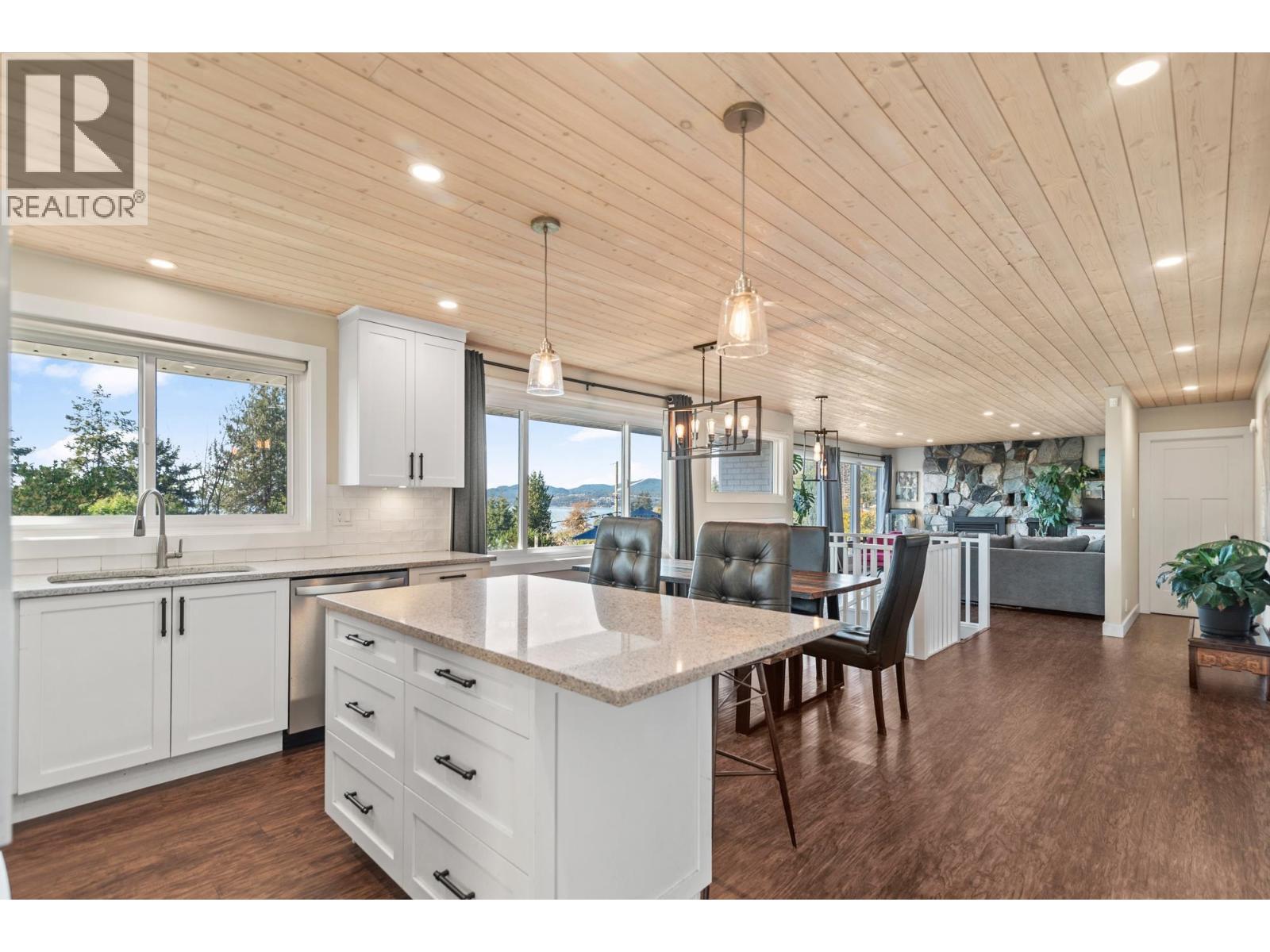 4770 Laurel Avenue, Sechelt, British Columbia  V7Z 0B4 - Photo 11 - R3178278