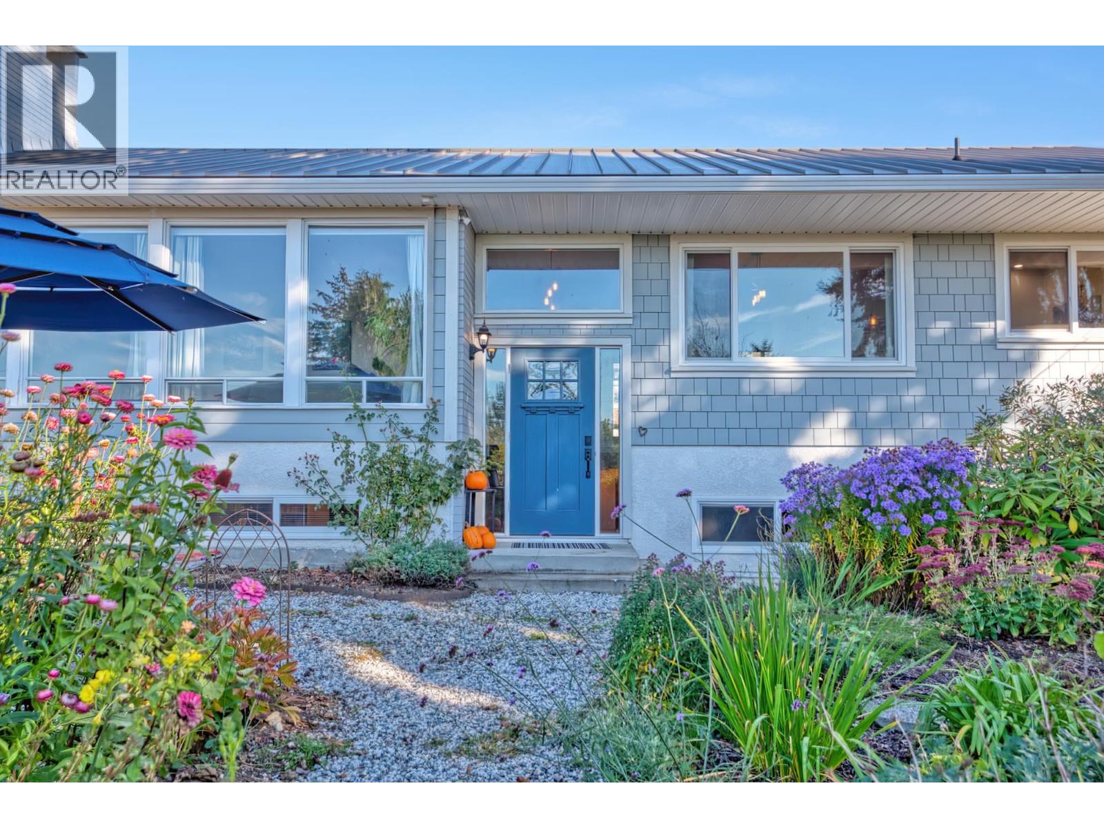 4770 Laurel Avenue, Sechelt, British Columbia  V7Z 0B4 - Photo 2 - R3178278