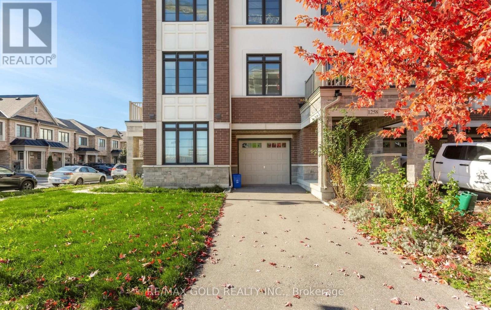 1260 Restivo Lane, Milton, Ontario  L9E 1J9 - Photo 3 - W14105834