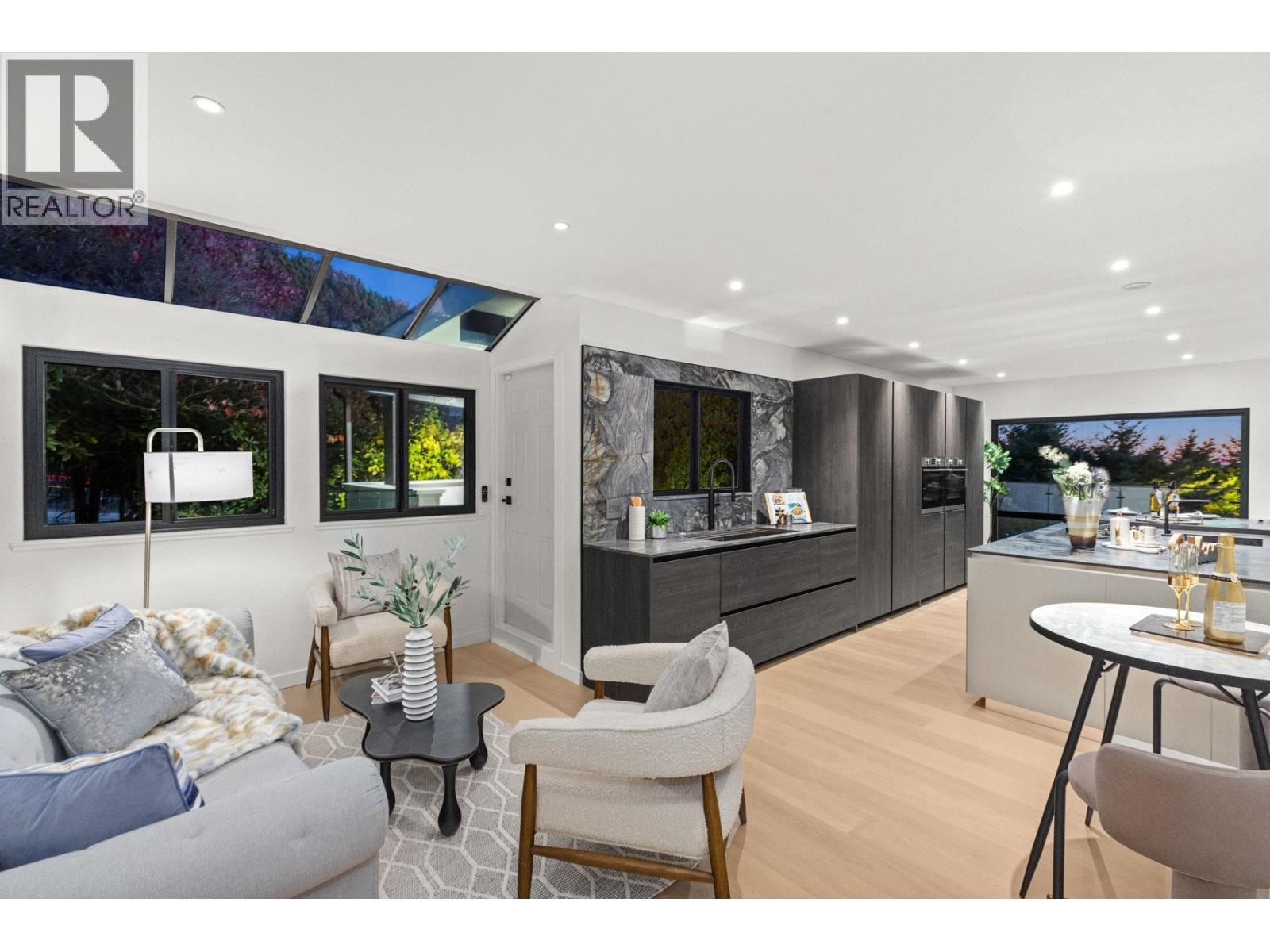 4325 Delbrook Avenue, North Vancouver, British Columbia V7N 4A5 - Photo 7 - R3177843