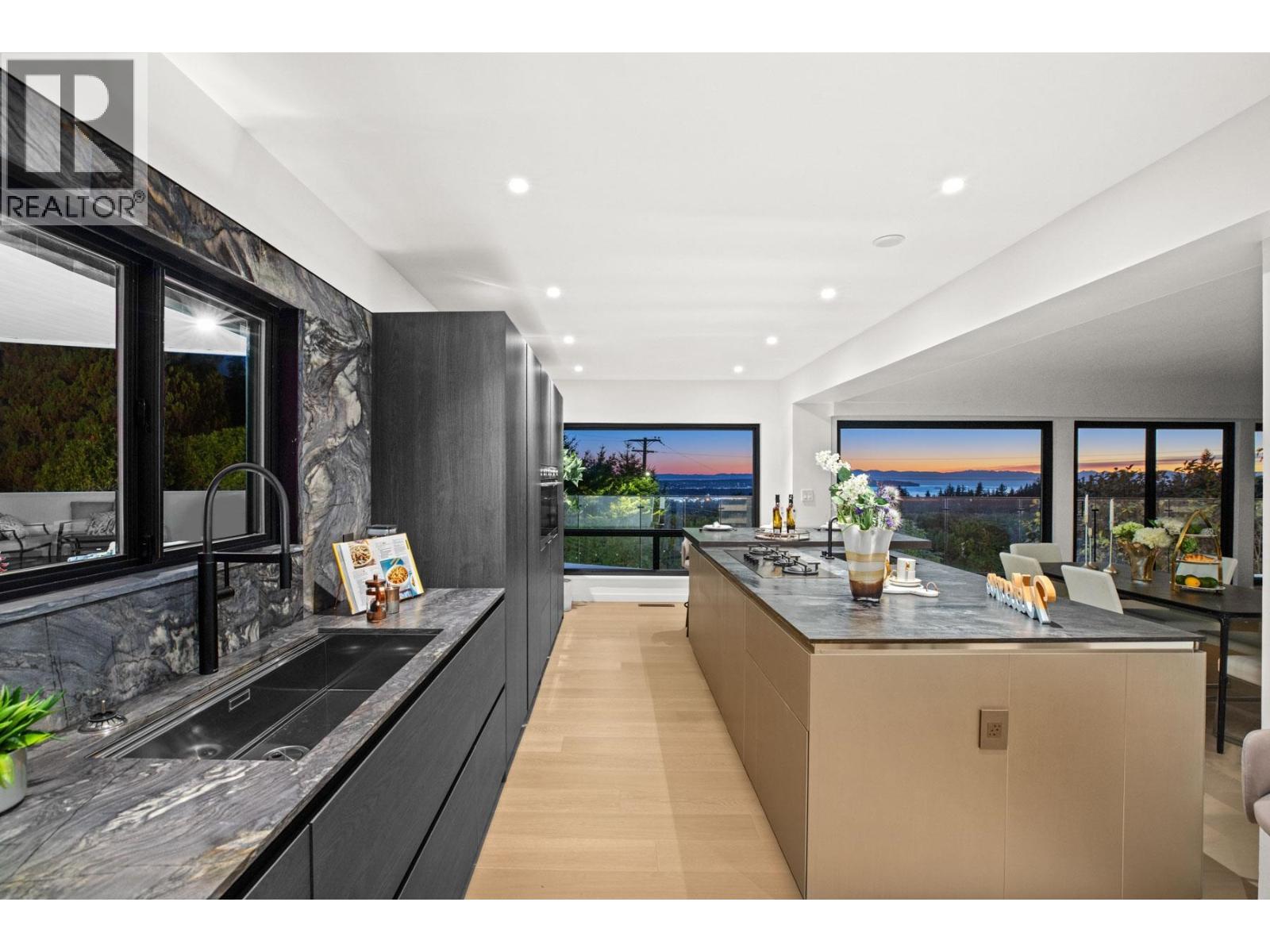 4325 Delbrook Avenue, North Vancouver, British Columbia V7N 4A5 - Photo 10 - R3177843