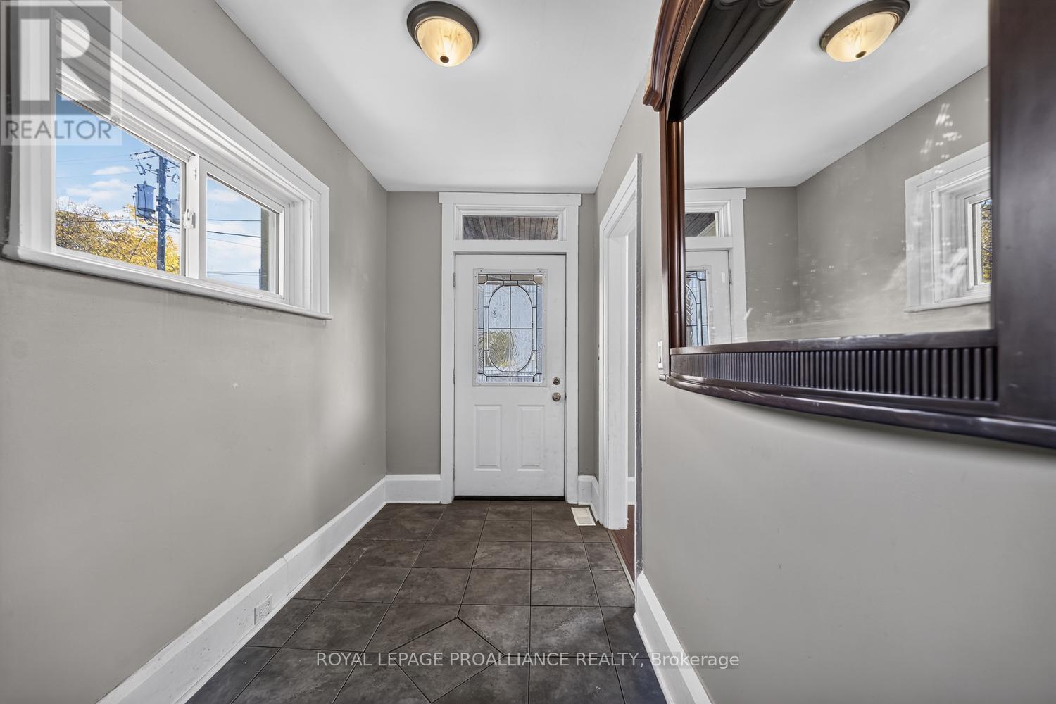 22 Abbott Street, Brockville, Ontario  K6V 4A4 - Photo 6 - X14113712