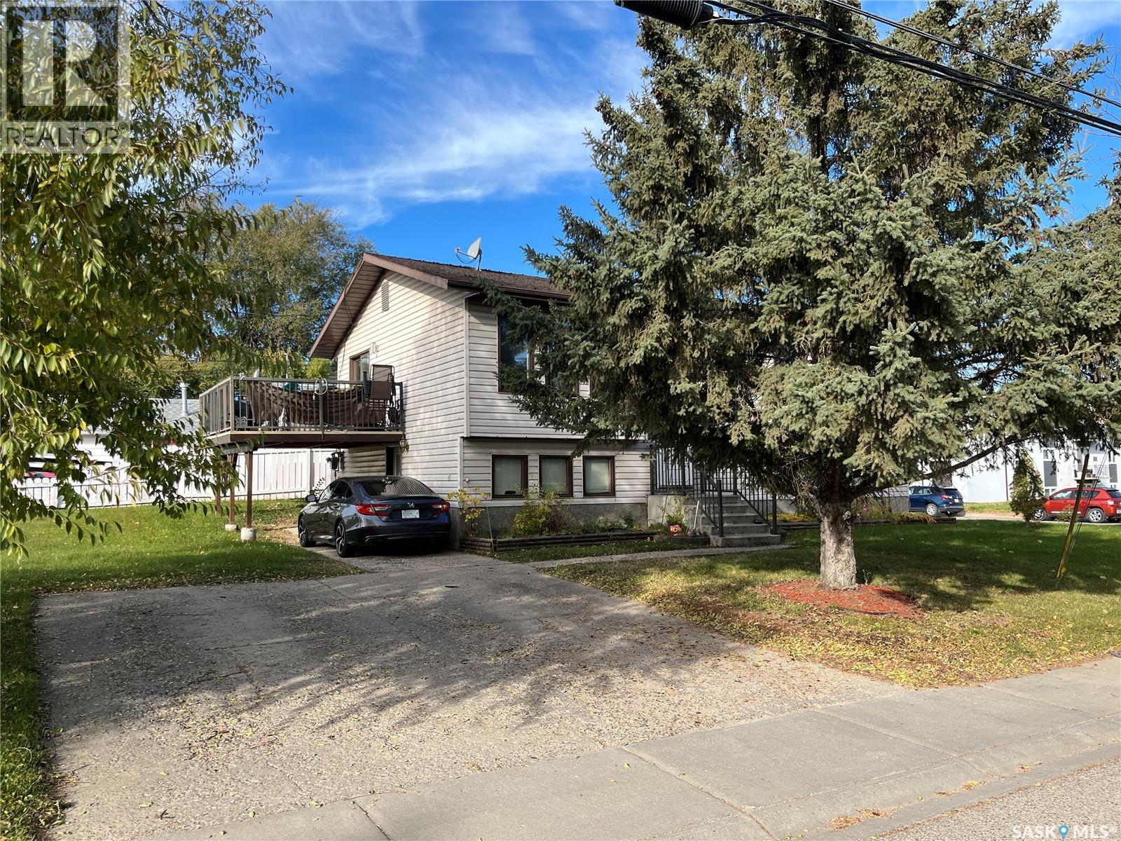 2701 1st Avenue E, Prince Albert, Saskatchewan  S6V 5E6 - Photo 2 - SK051889