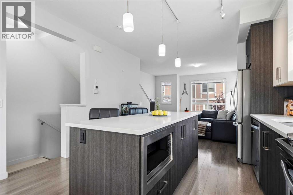 104 Sherwood Lane NW, Calgary, Alberta T3R 0V3 - Photo 3 - A2350711