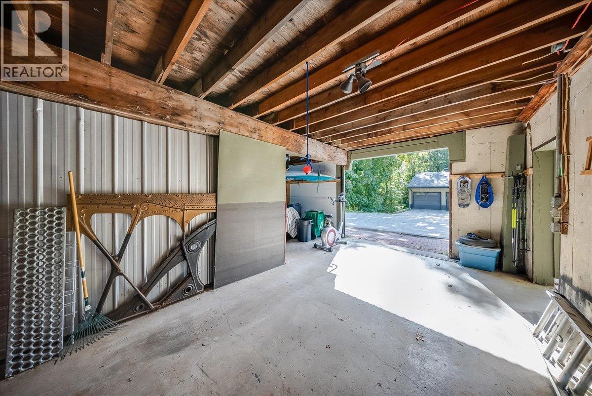 2510 Cooke Avenue, Rossland, British Columbia  V0G 1Y0 - Photo 6 - 10402924