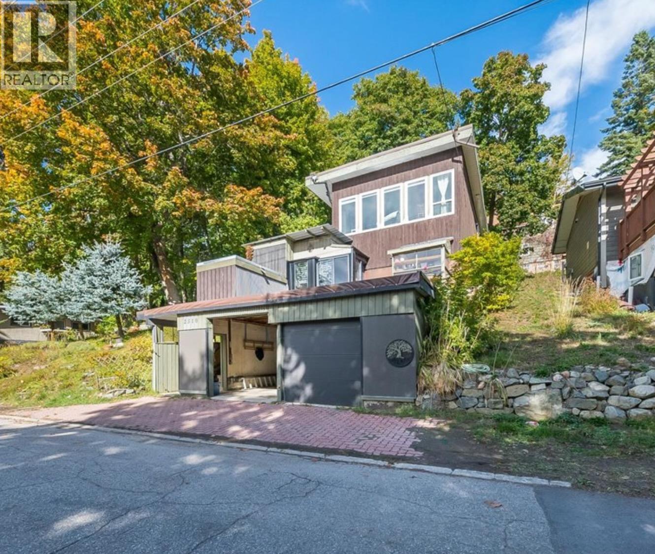 2510 Cooke Avenue, Rossland, British Columbia