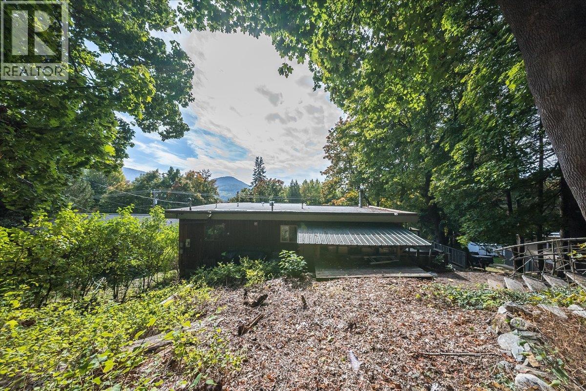 2510 Cooke Avenue, Rossland, British Columbia  V0G 1Y0 - Photo 43 - 10402924