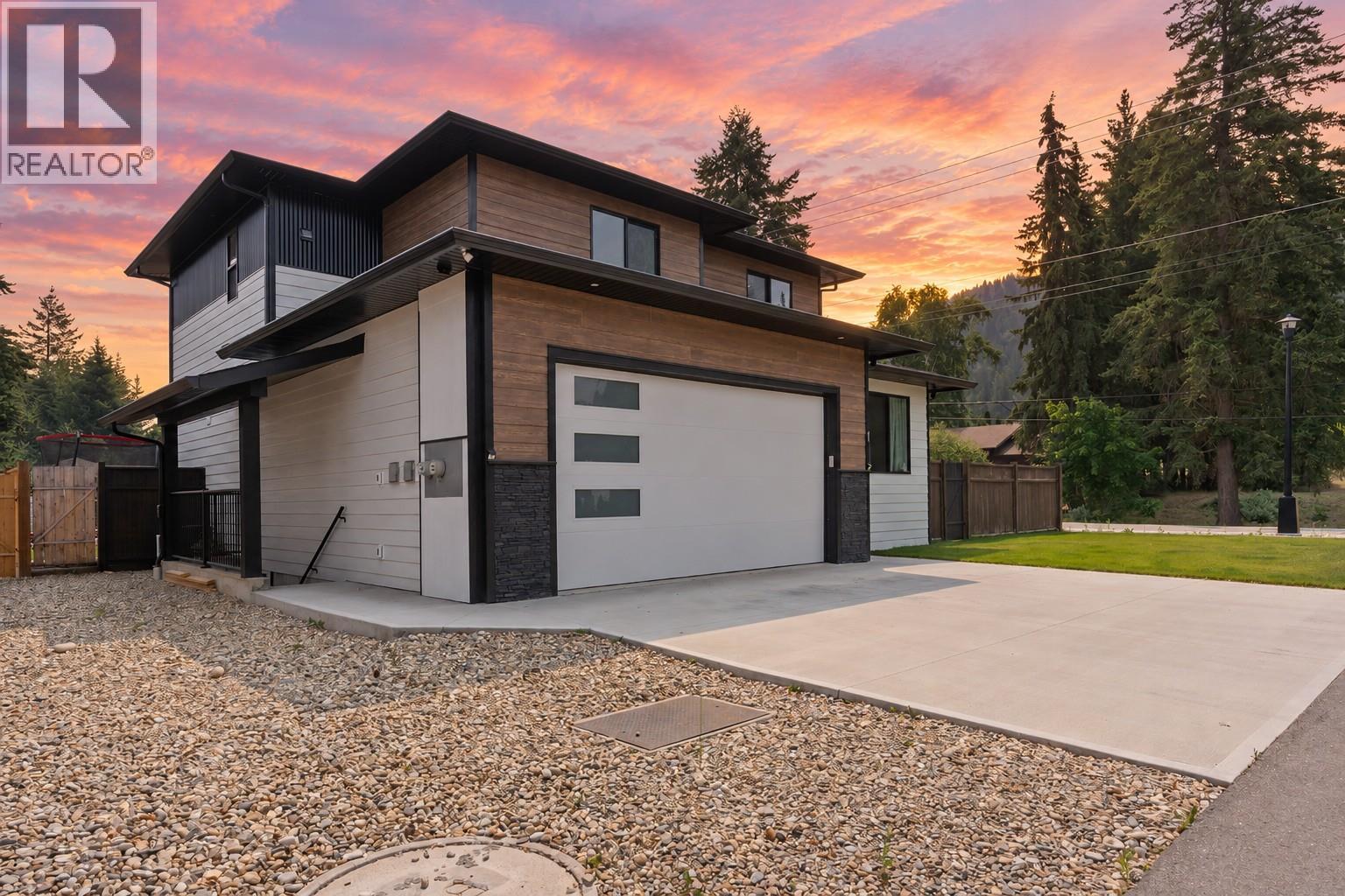 1441 20 Avenue SE Unit# 1, Salmon Arm, British Columbia  V1E 2M9 - Photo 1 - 10404379
