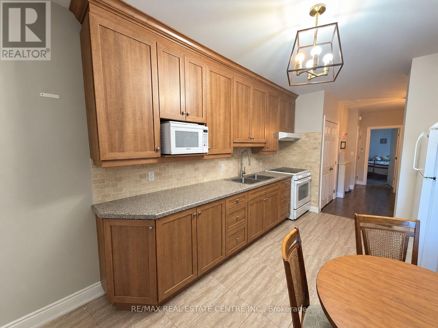 200 Roxton Road, Toronto, Ontario  M6J 2Y5 - Photo 4 - C14098084