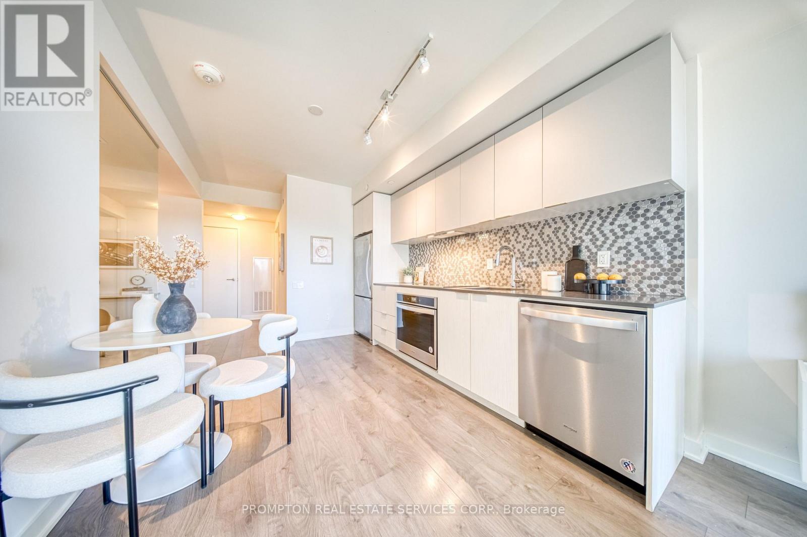701 - 2 Sonic Way, Toronto (Flemingdon Park), Ontario  M3C 0P2 - Photo 11 - C14113786