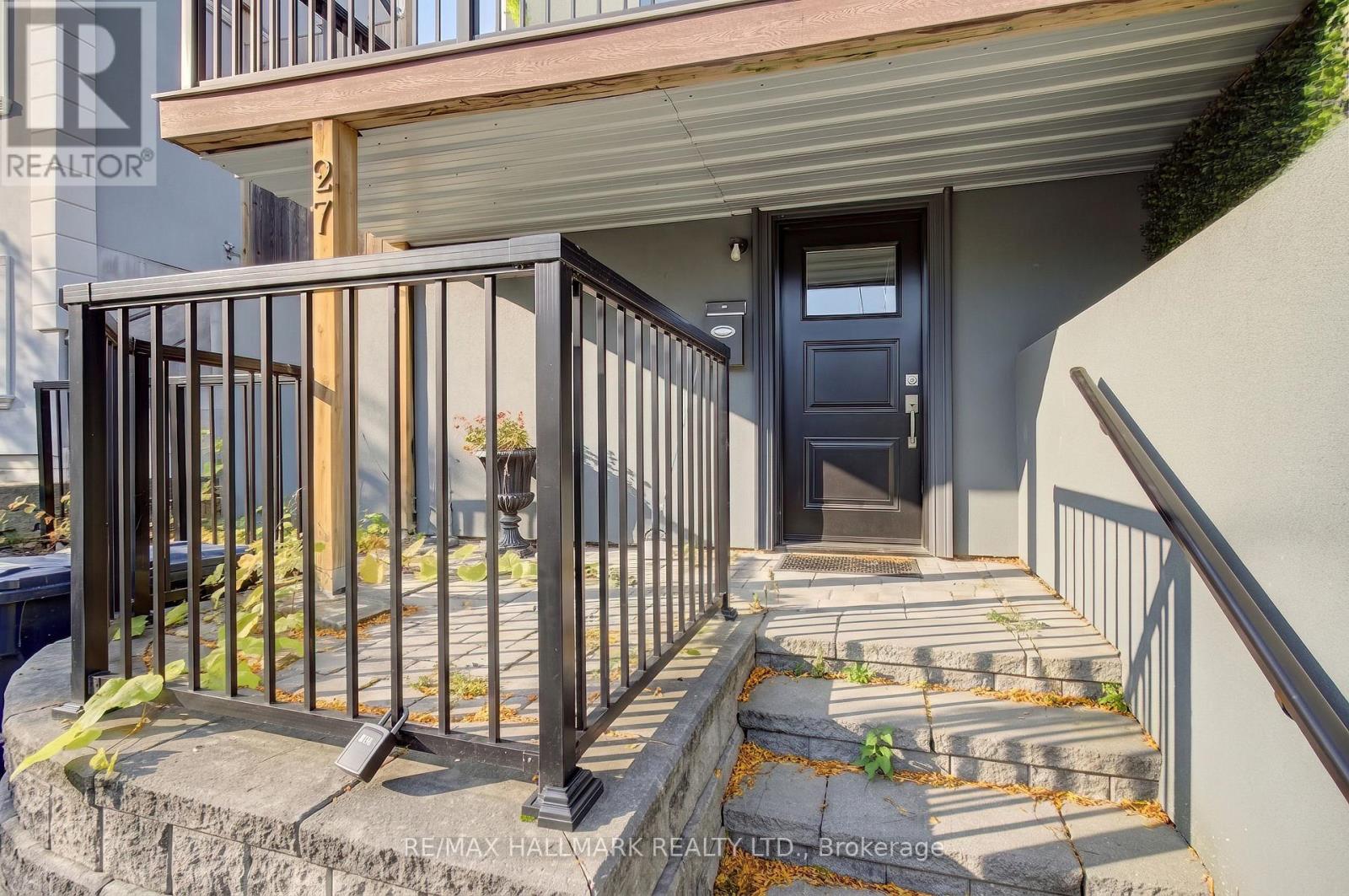 27 Bexhill Lower Avenue, Toronto (Clairlea-Birchmount), Ontario  M1L 3B5 - Photo 2 - E14113790