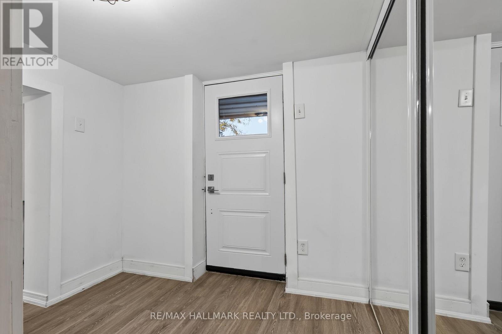 27 Bexhill Lower Avenue, Toronto (Clairlea-Birchmount), Ontario  M1L 3B5 - Photo 3 - E14113790