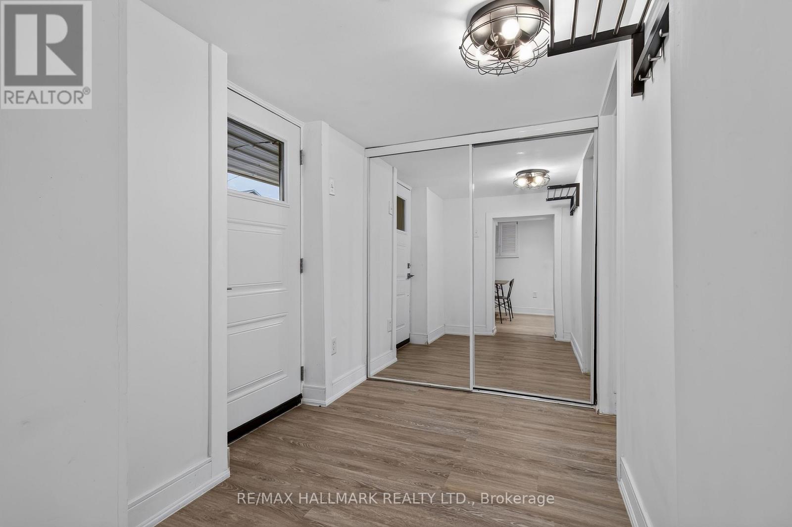 27 Bexhill Lower Avenue, Toronto (Clairlea-Birchmount), Ontario  M1L 3B5 - Photo 4 - E14113790