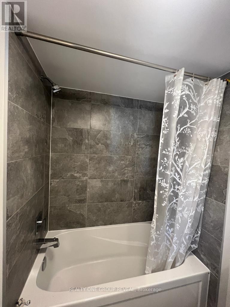 1636 Pleasure Valley Path, Oshawa (Samac), Ontario  L1G 4X8 - Photo 7 - E14113804