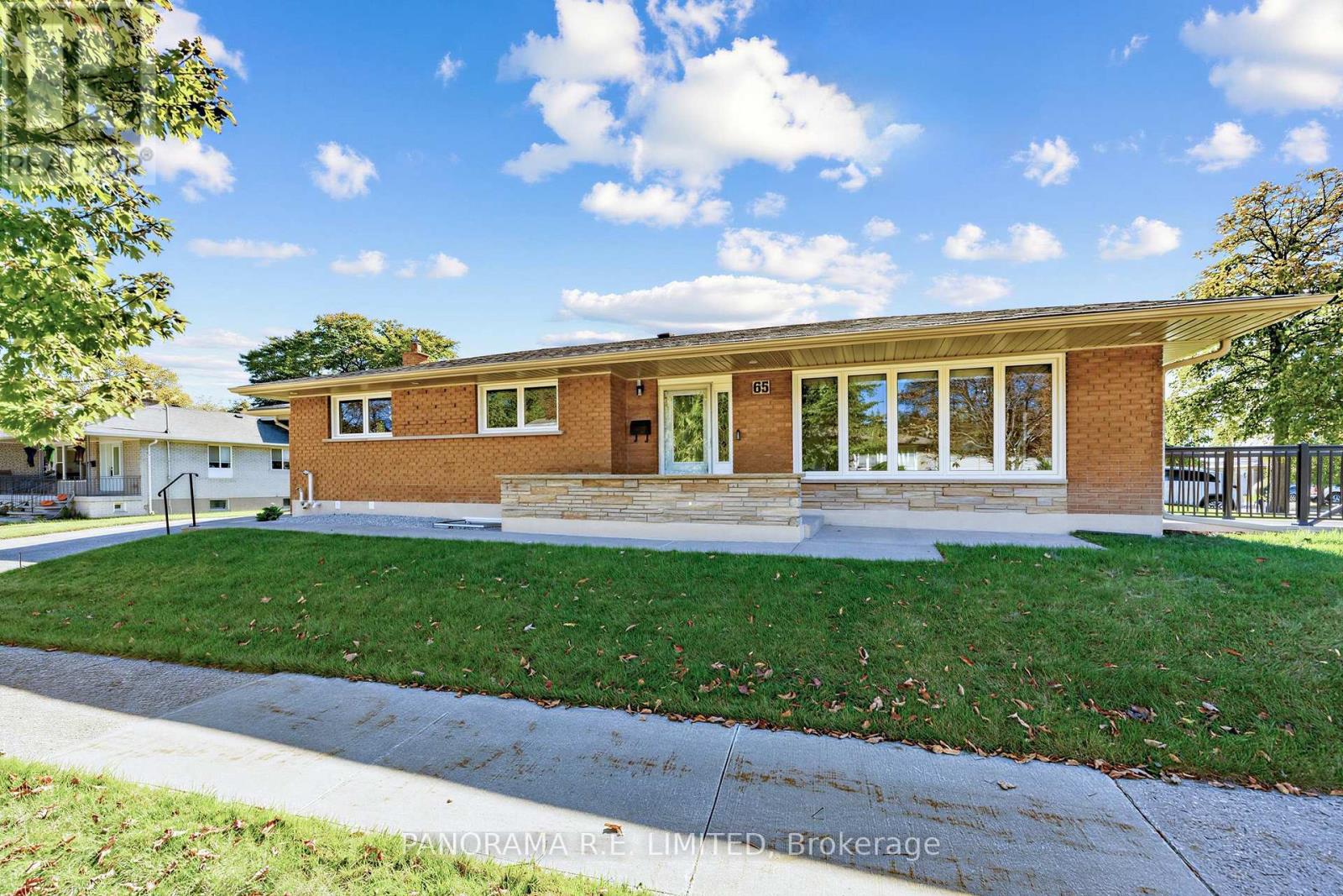 65 Harrop Avenue, Toronto (Islington-City Centre West), Ontario  M9B 2H1 - Photo 2 - W14113844