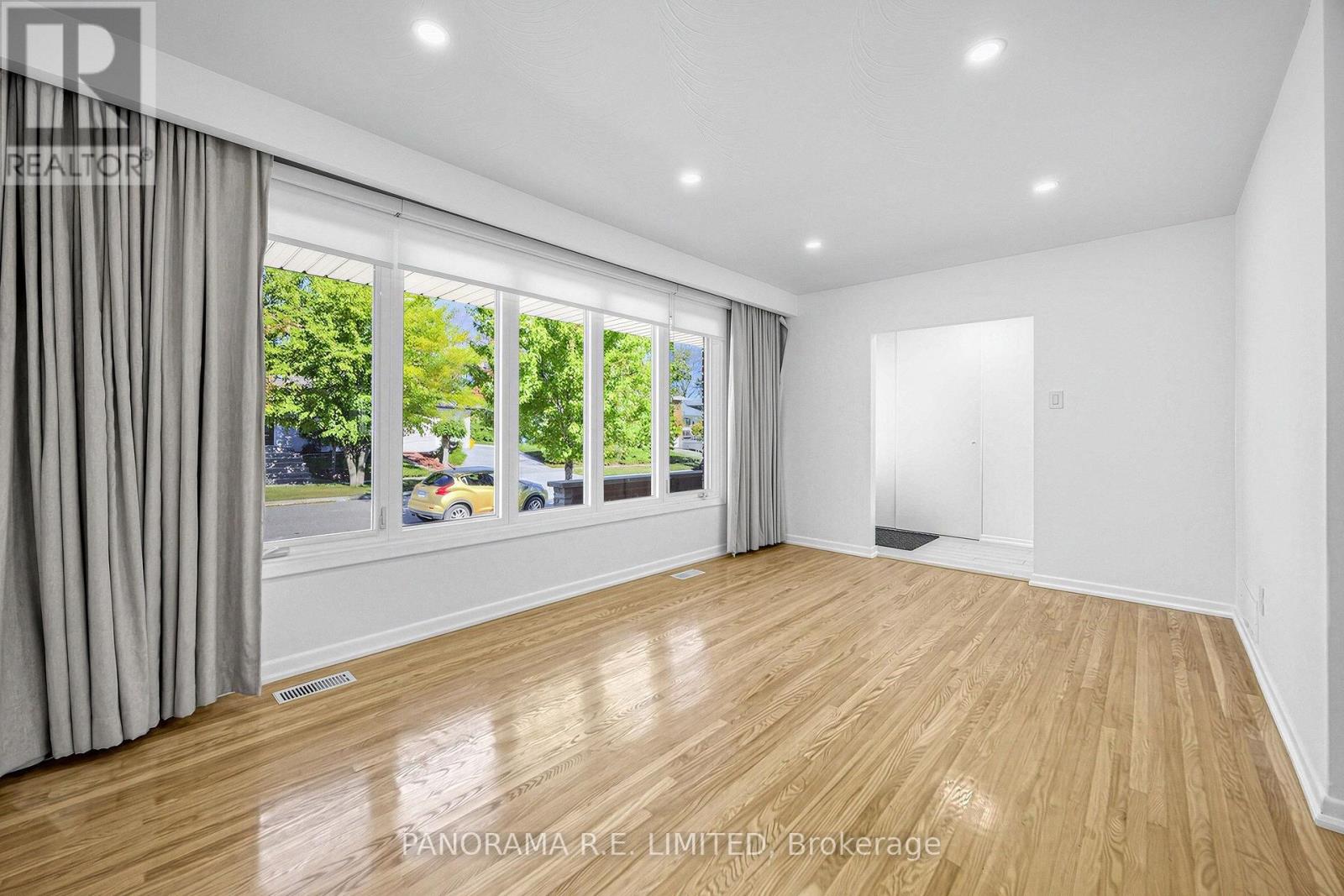 65 Harrop Avenue, Toronto (Islington-City Centre West), Ontario  M9B 2H1 - Photo 4 - W14113844