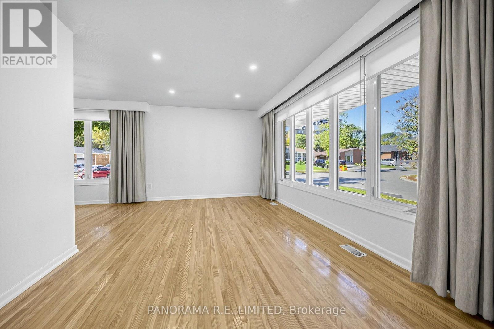 65 Harrop Avenue, Toronto (Islington-City Centre West), Ontario  M9B 2H1 - Photo 5 - W14113844