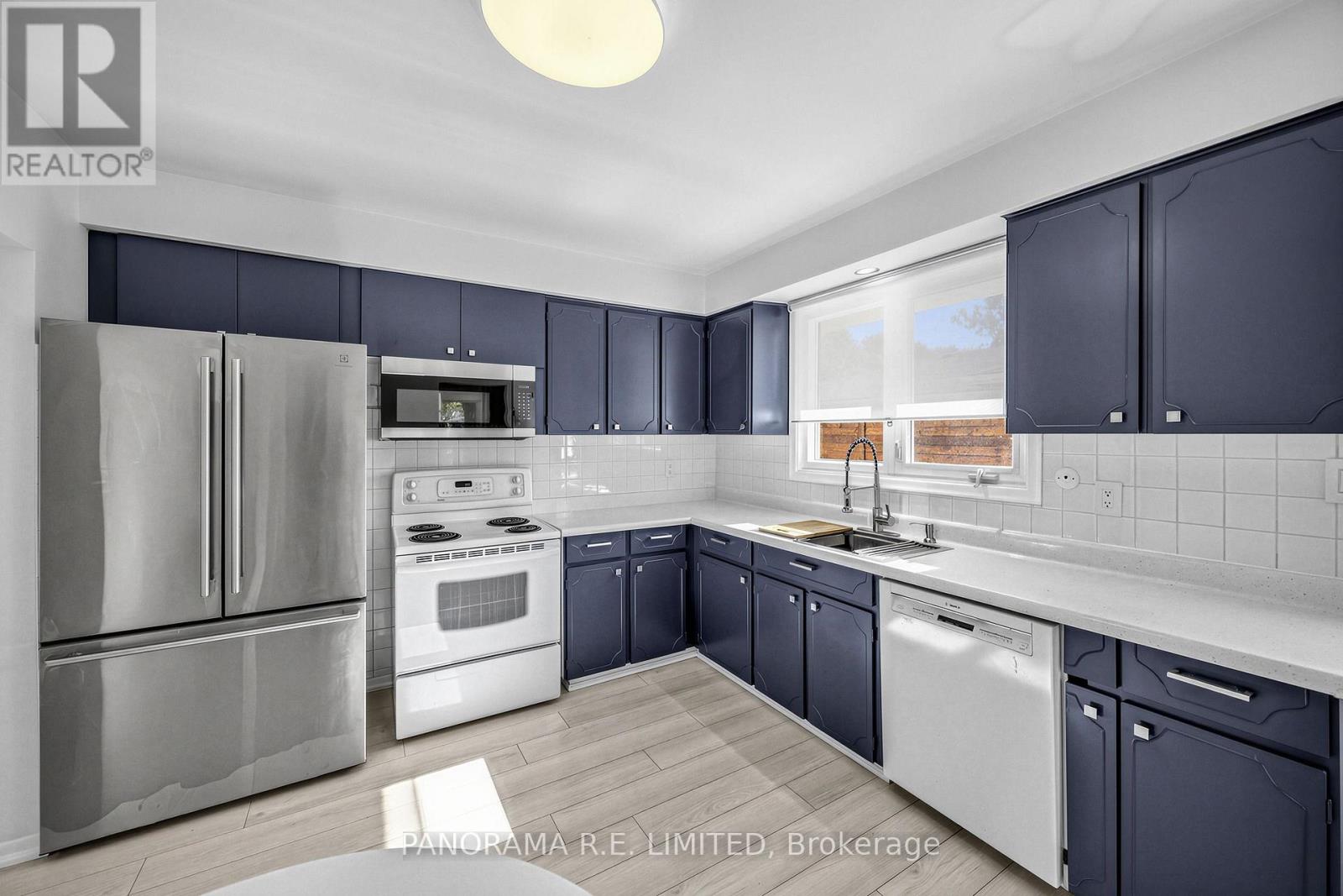 65 Harrop Avenue, Toronto (Islington-City Centre West), Ontario  M9B 2H1 - Photo 9 - W14113844