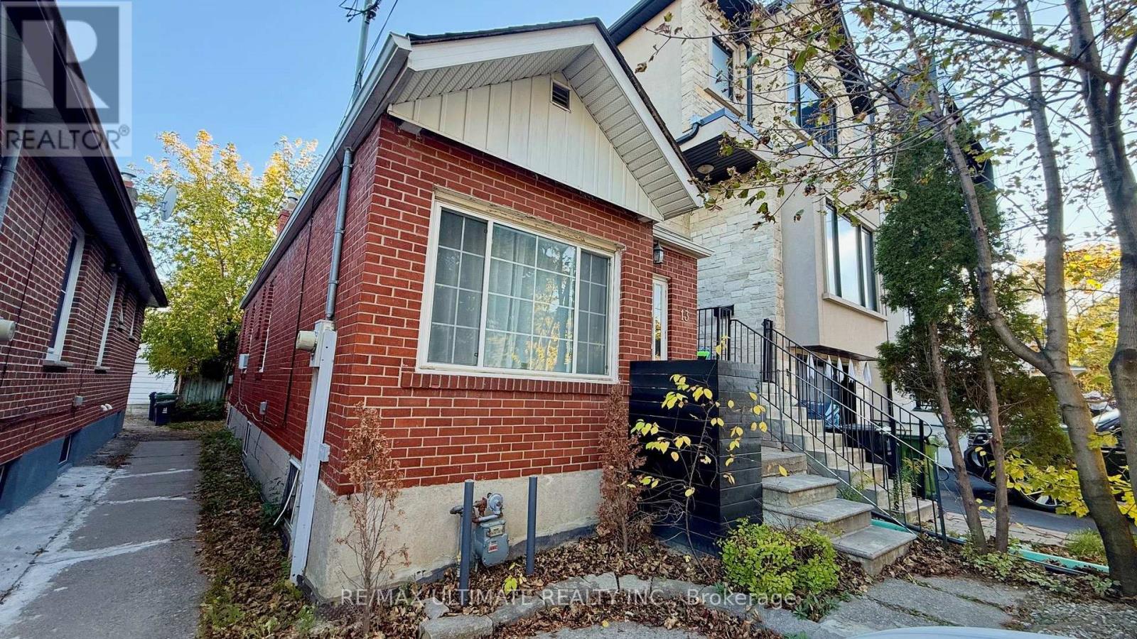 MAIN - 13 LANARK AVENUE, Toronto, Ontario