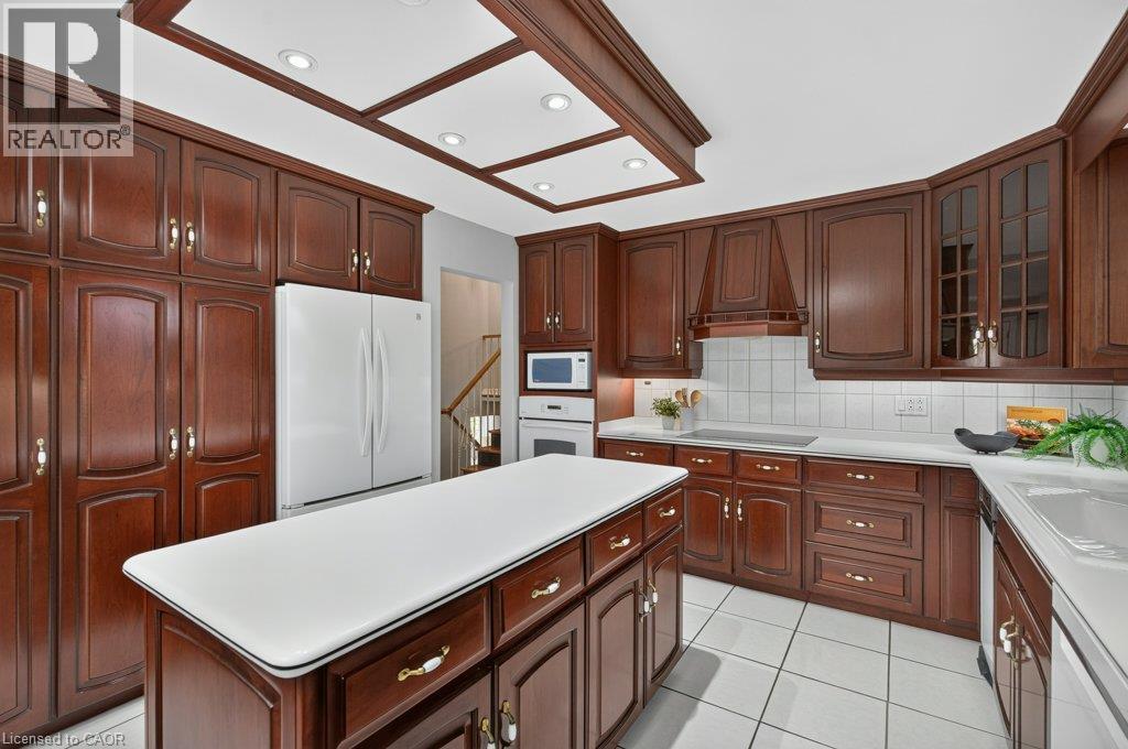 600 Holly Hill Crescent, Burlington, Ontario  L7L 3Z7 - Photo 14 - 40873232