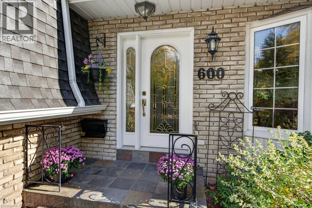 600 Holly Hill Crescent, Burlington, Ontario  L7L 3Z7 - Photo 4 - 40873232