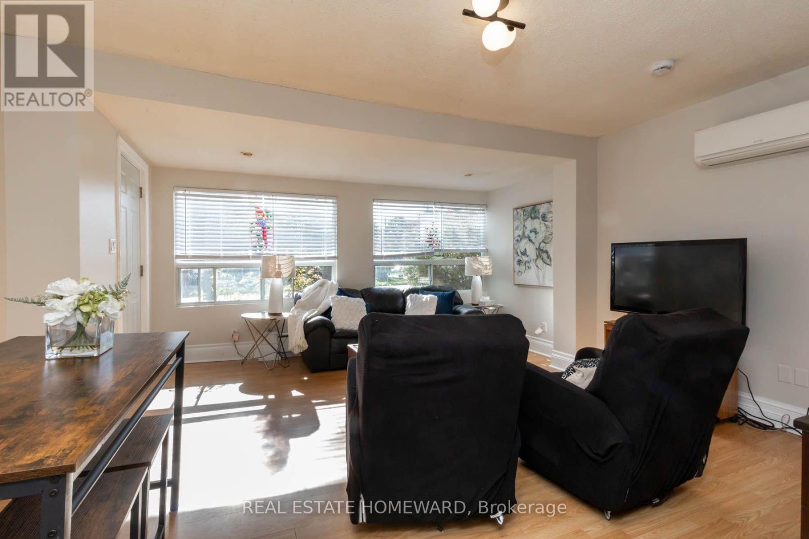 212 Clonmore Drive, Toronto (Birchcliffe-Cliffside), Ontario  M1N 1Y1 - Photo 8 - E14113880