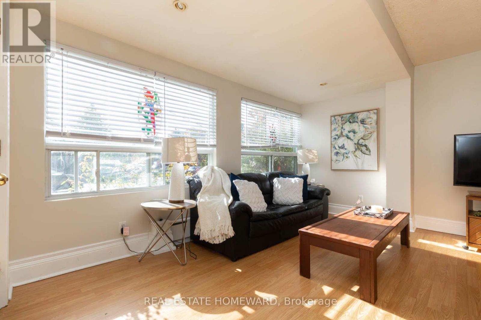 212 Clonmore Drive, Toronto (Birchcliffe-Cliffside), Ontario  M1N 1Y1 - Photo 9 - E14113880