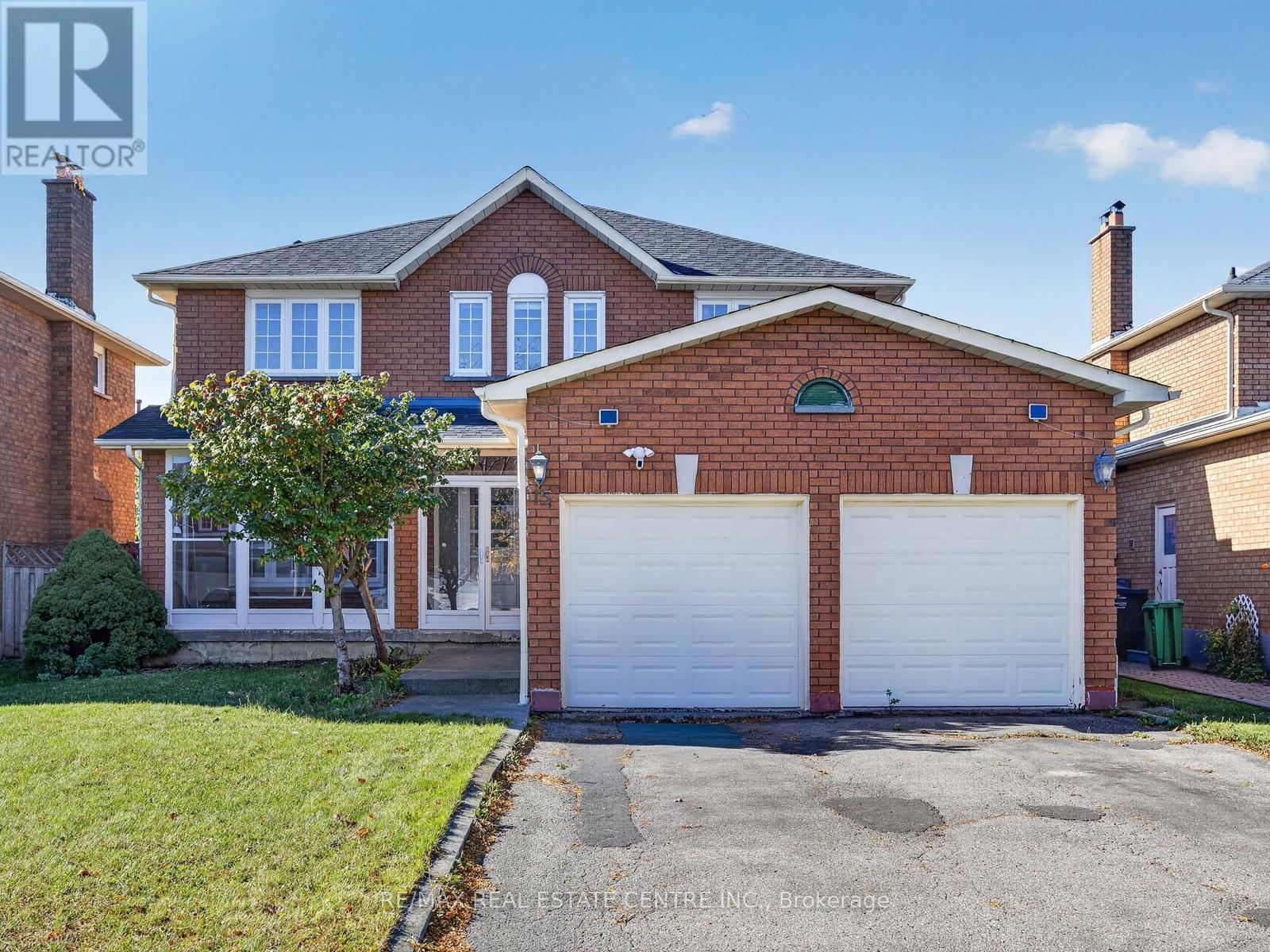 15 Hedgerow Avenue, Brampton, Ontario  L6Y 3C4 - Photo 2 - W14113884