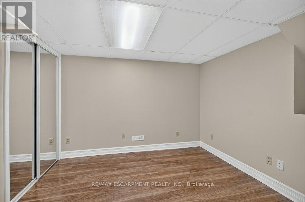 600 Holly Hill Crescent, Burlington, Ontario  L7L 3Z7 - Photo 35 - W14113900