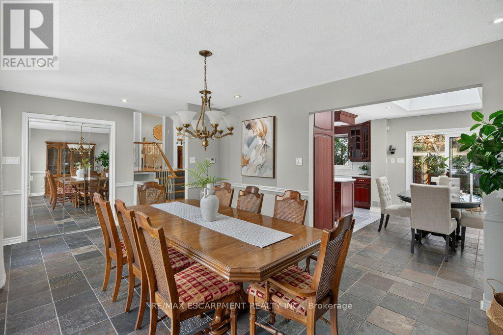 600 Holly Hill Crescent, Burlington, Ontario  L7L 3Z7 - Photo 9 - W14113900