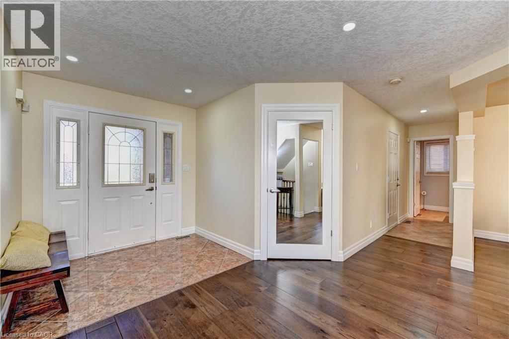 733 Chesapeake Drive, Waterloo, Ontario  N2K 4G3 - Photo 4 - 40873799