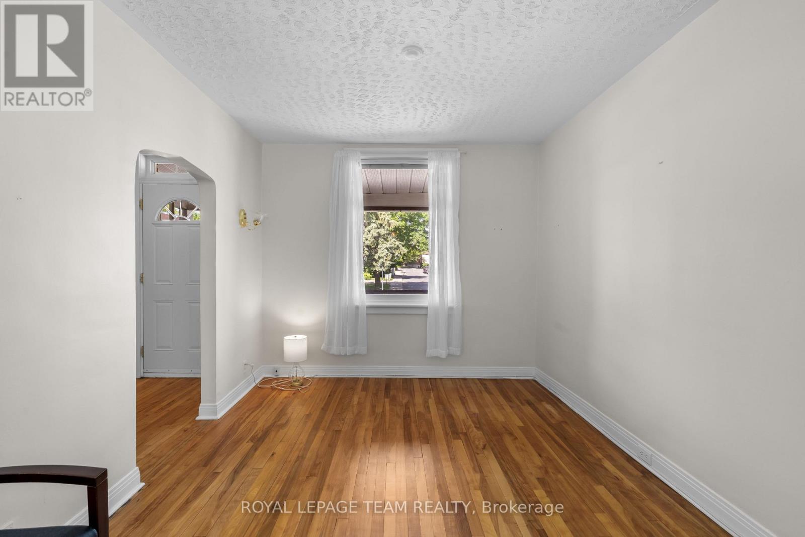 35 Springfield Road, Ottawa, Ontario  K1M 1C8 - Photo 3 - X14113910