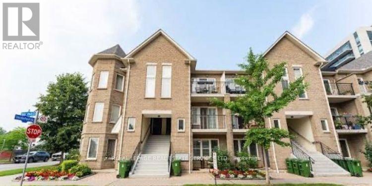 Th 201 - 2 Brian Peck Crescent, Toronto (Thorncliffe Park), Ontario  M4G 4K4 - Photo 1 - C14113964