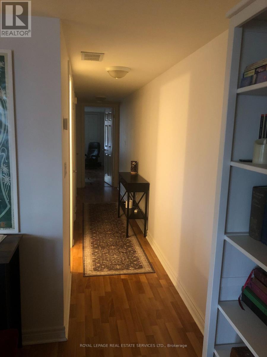Th 201 - 2 Brian Peck Crescent, Toronto (Thorncliffe Park), Ontario  M4G 4K4 - Photo 10 - C14113964