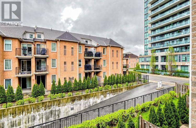 Th 201 - 2 Brian Peck Crescent, Toronto (Thorncliffe Park), Ontario  M4G 4K4 - Photo 12 - C14113964
