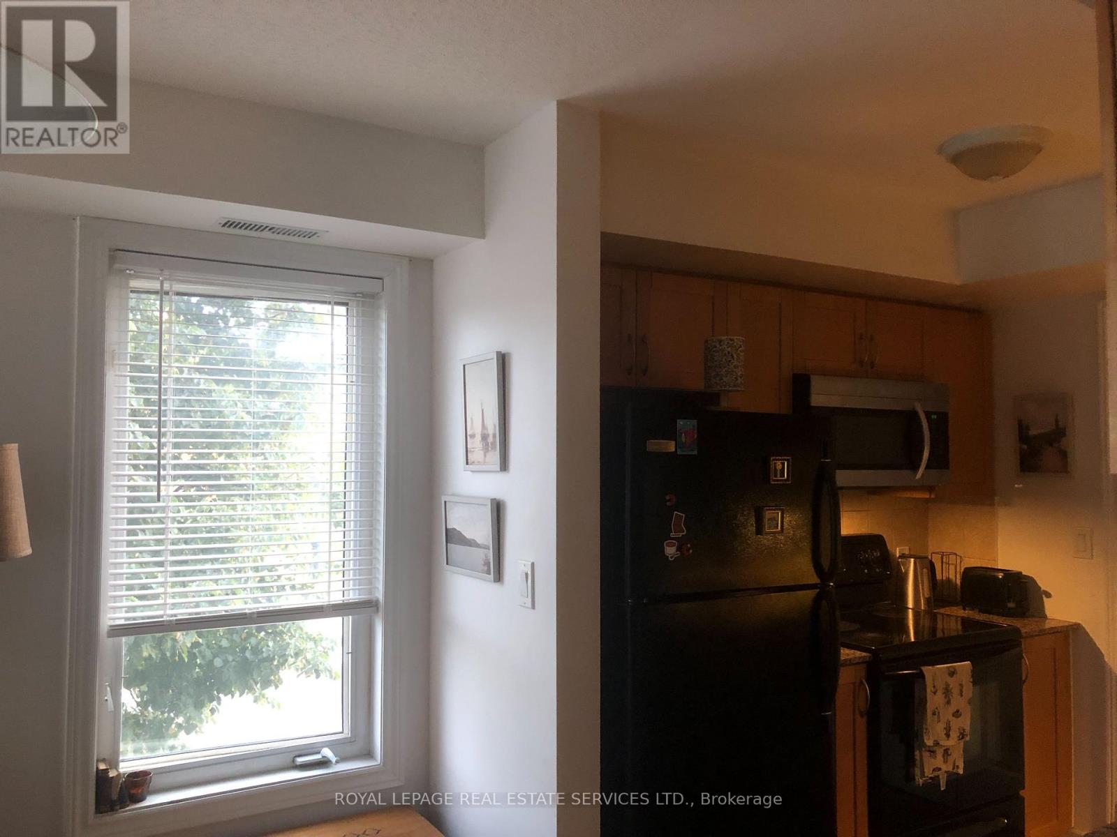 Th 201 - 2 Brian Peck Crescent, Toronto (Thorncliffe Park), Ontario  M4G 4K4 - Photo 7 - C14113964